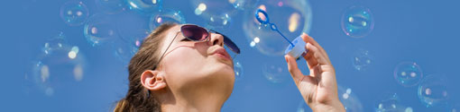 Communication agency Rotterdam: Dare to Design girl blowing bubbles